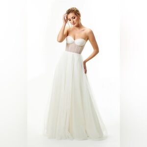 Elegant Strapless White Wedding Dress